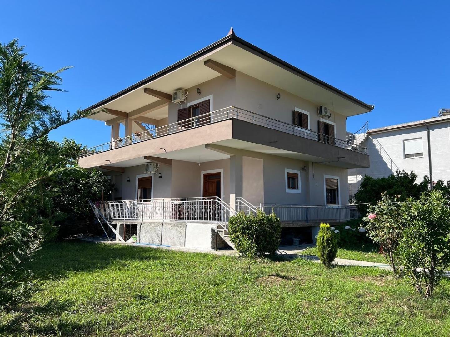 Villa Fjorentin Berat Exterior photo